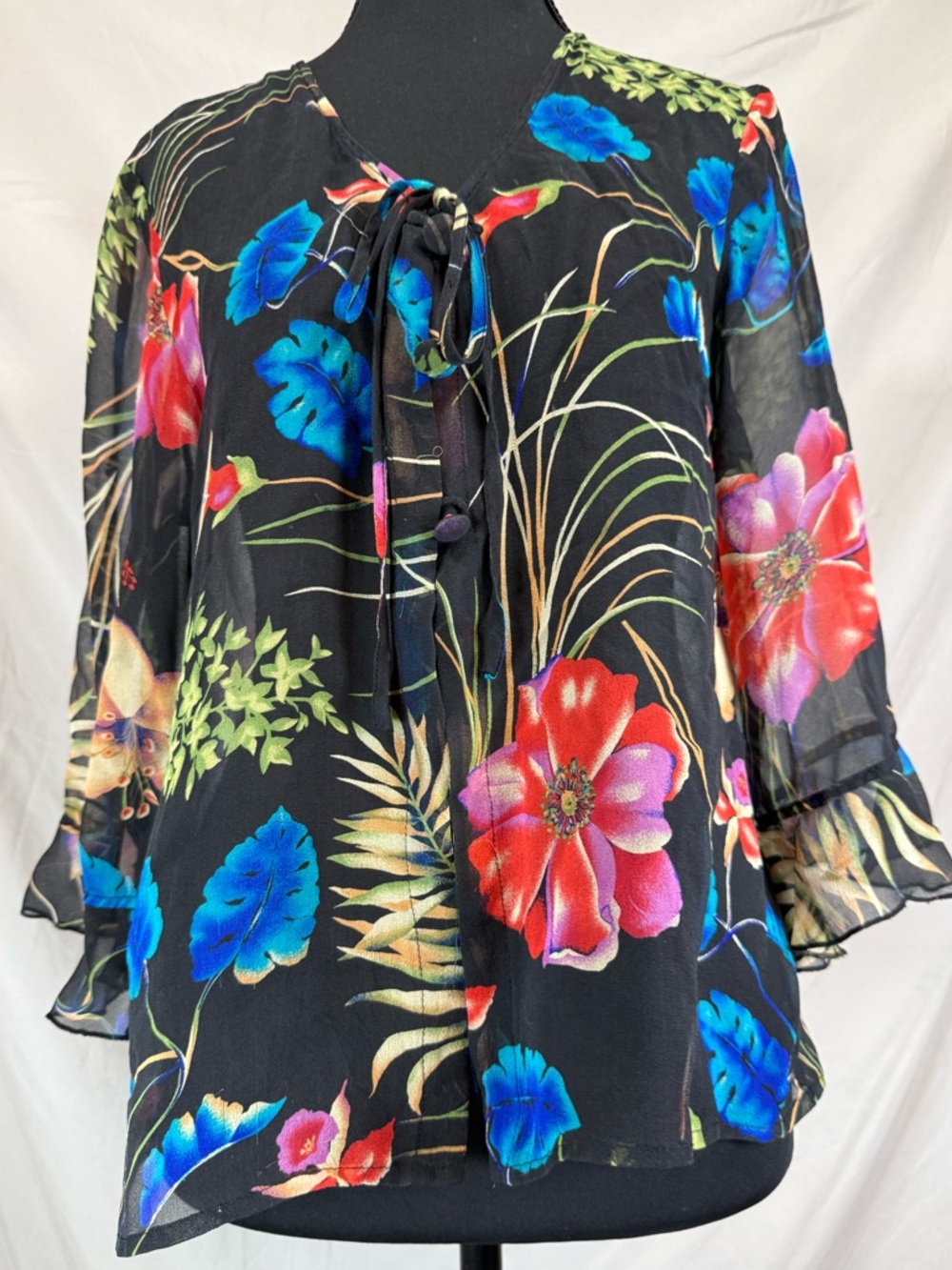 Silks Inc. Women’s Silk Blouse‎ – Size Large
🌸